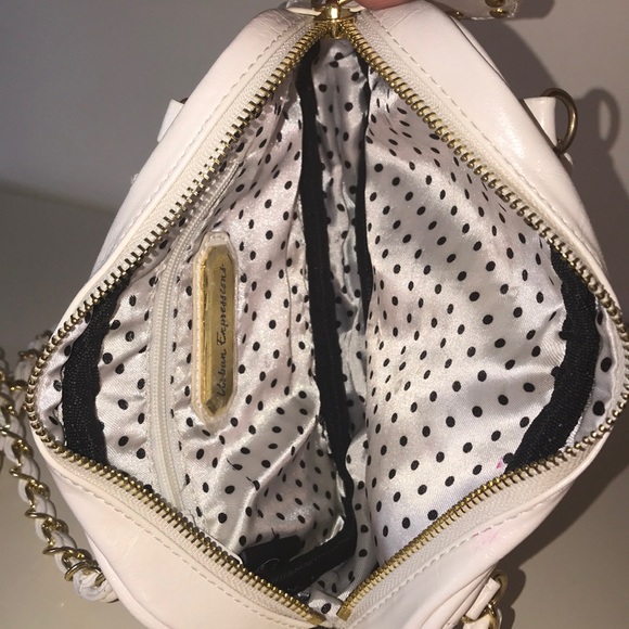 Urban Expressions White Quilted Shoulder Bag - Picture 4 of 5